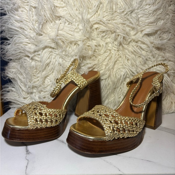 Souliers Martinez - CHEYENNE Gold Woven Leather Platform Sandals - Picture 4 of 15